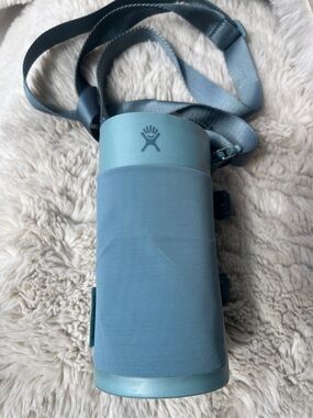 Hydro Flask Blue Bottle Sling Crossbody